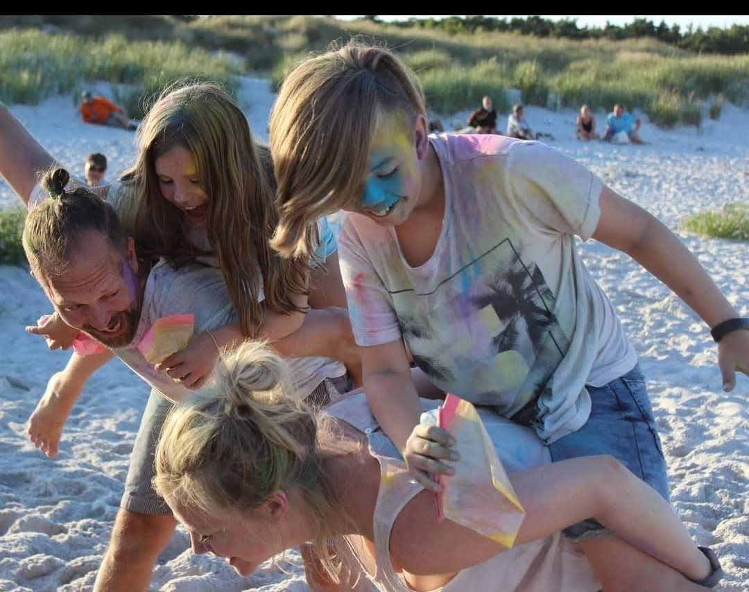 COLOR DANCE. Fest og farver for alle