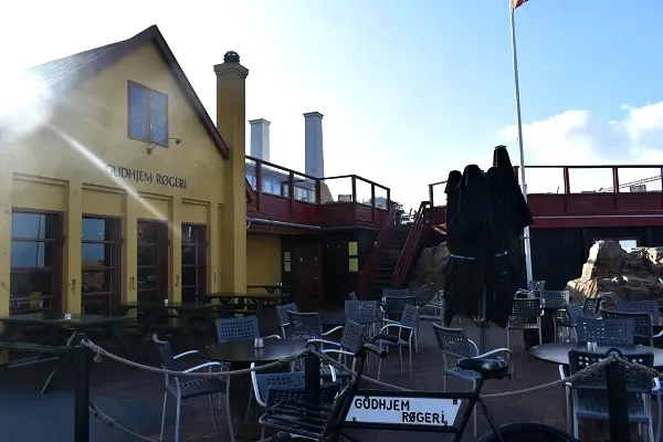 Gudhjem Hafen und Räucherei-Atmosphäre