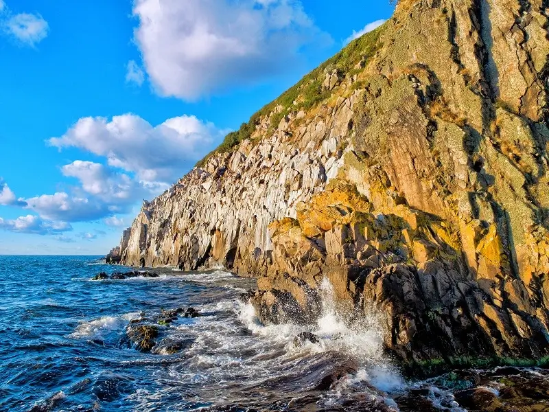 Bornholm im Sommer – Klippen und Meer