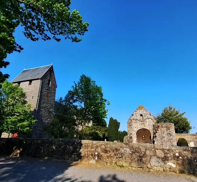 Kościół w Østermarie i Ruiny Gamle Kirke Bornholm