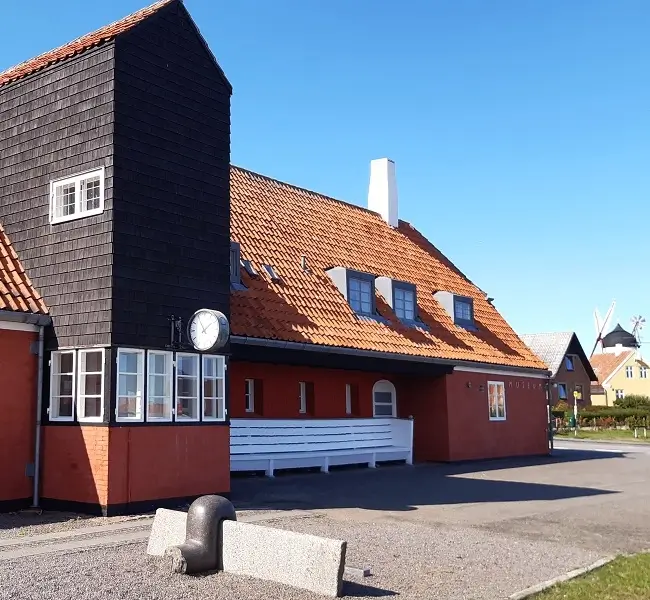 Gudhjem Museum - historia i sztuka na szczycie Bornholmu