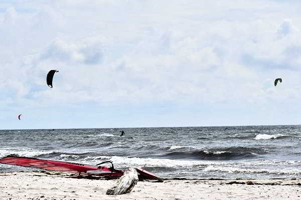 Surfing i kitesurfing plażach na Bornholmie