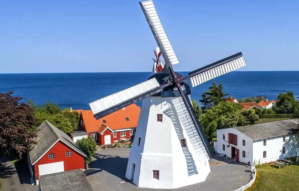 Årsdale Mühle: Eine Windmühle mit Seele, die Geschichten webt