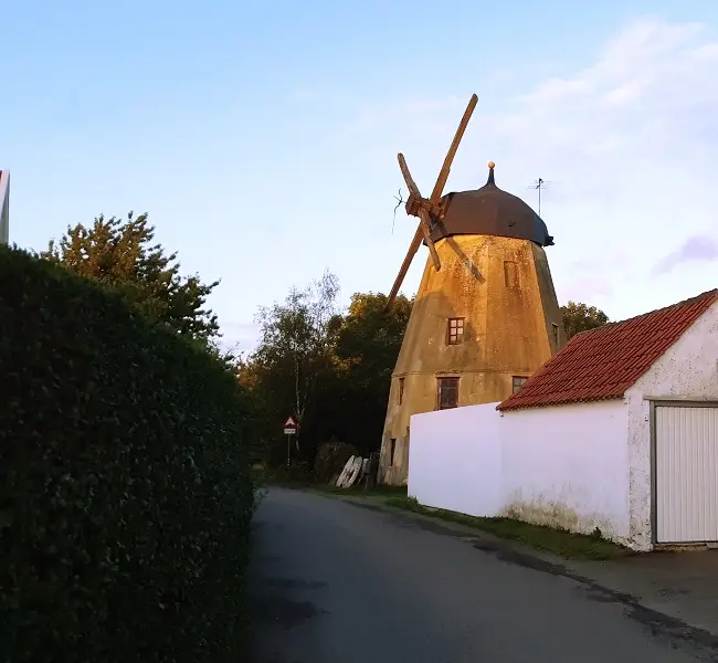 Bornholm - Bakkemølle – ośmioboczny młyn kamienny w Nexø